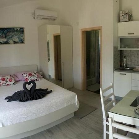 Apartmani Bolero - Obiteljski Odmor Vodice Exterior foto