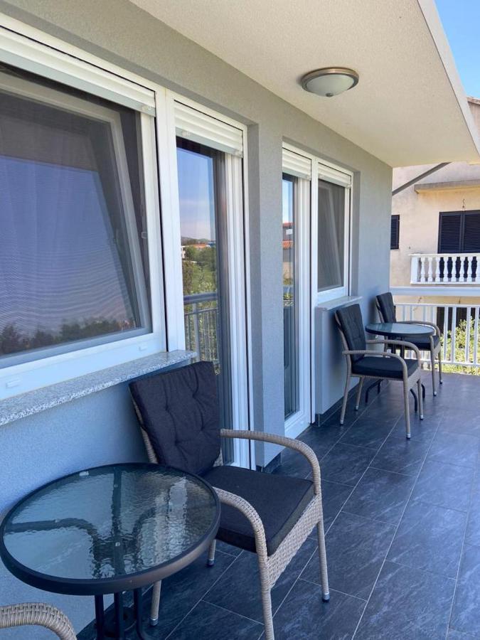 Apartmani Bolero - Obiteljski Odmor Vodice Exterior foto