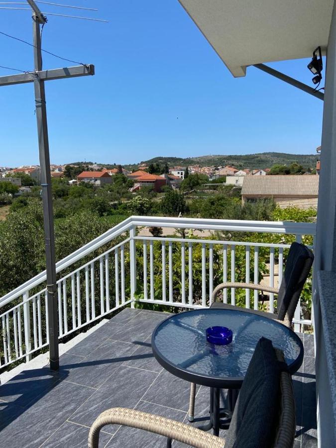 Apartmani Bolero - Obiteljski Odmor Vodice Exterior foto